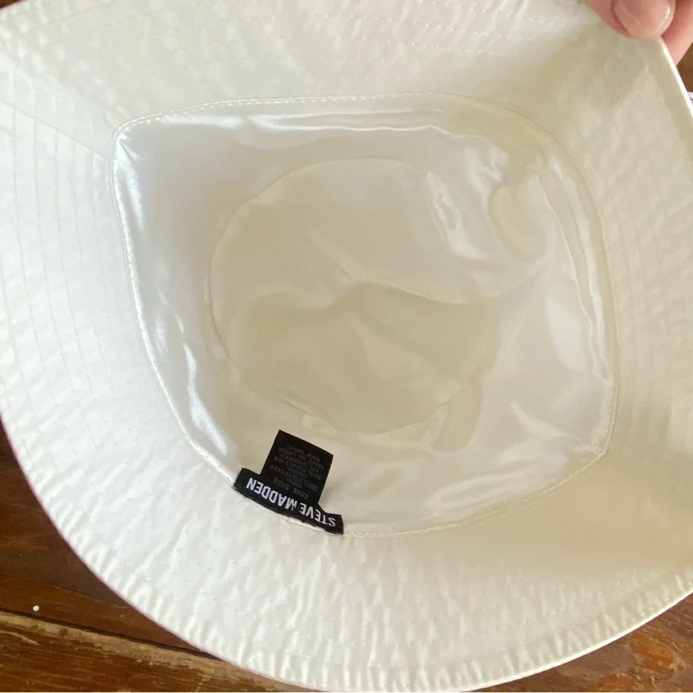 STEVE MADDEN bucket hat! Satin Lined( see pic for all details & measurements!!)